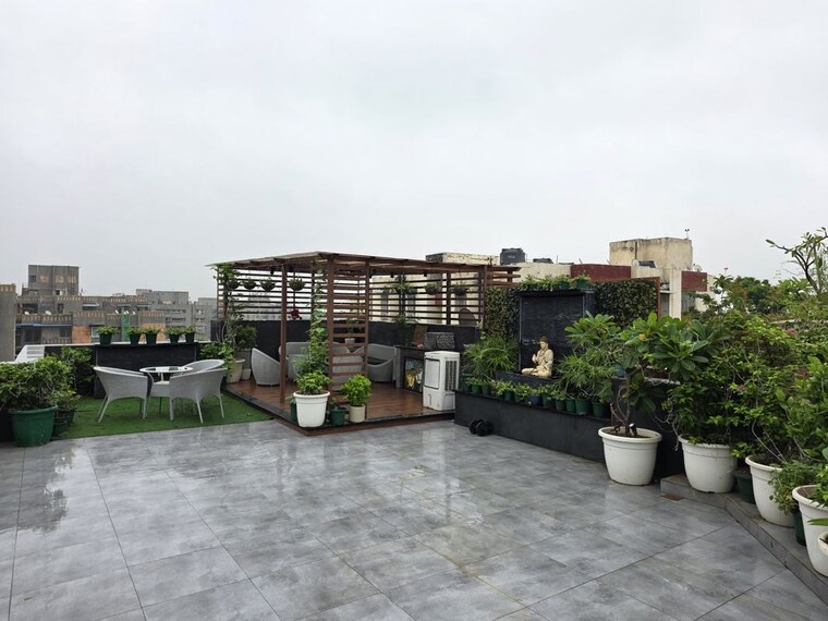 Exterior View, mayur vihar 3.5 Bedroom 1400 Sq.Ft. Apartment In Mayur Vihar Delhi 10603271
