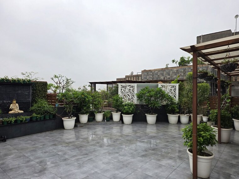 Exterior View, mayur vihar 3.5 Bedroom 1400 Sq.Ft. Apartment In Mayur Vihar Delhi 10603271