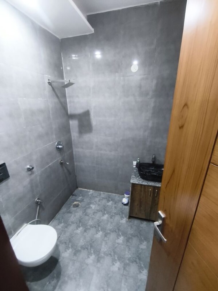 Bathroom, ambala highway 3 Bedroom 150 Sq.Yd. Builder Floor In Ambala Highway Zirakpur 10603276