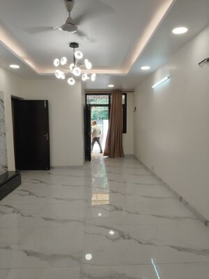 Room in 3 BHK Builder Floor at Sarita Vihar – for Rent