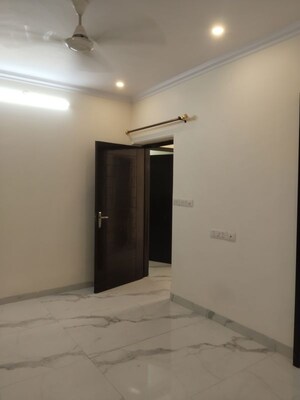 Room in 3 BHK Builder Floor at Sarita Vihar – for Rent