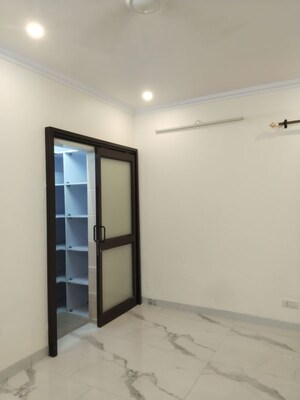 Room in 3 BHK Builder Floor at Sarita Vihar – for Rent