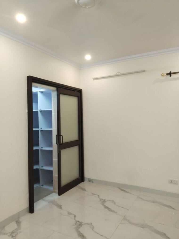 Room, sarita vihar 3 Bedroom 2000 Sq.Ft. Builder Floor In Sarita Vihar Delhi 10418572