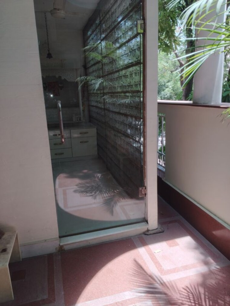 Bathroom, sarita vihar 3 Bedroom 2250 Sq.Ft. Builder Floor In Sarita Vihar Delhi 10381441