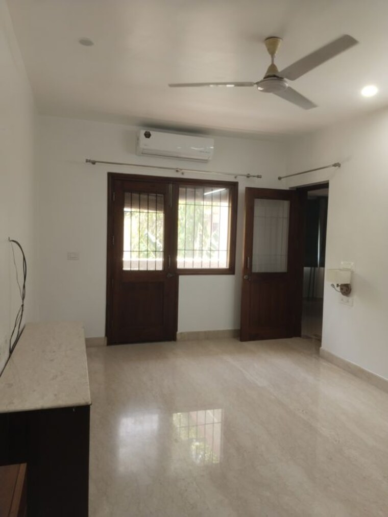 Room, sarita vihar 3 Bedroom 2250 Sq.Ft. Builder Floor In Sarita Vihar Delhi 10381441