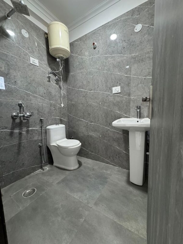 Bathroom, chattarpur 2 Bedroom 900 Sq.Ft. Apartment In Chattarpur Delhi 10603303