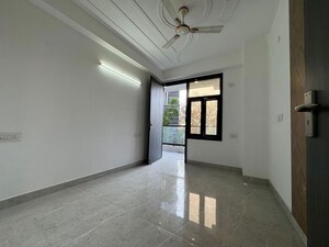 Room in 2 BHK Apartment at Chattarpur – for Rent