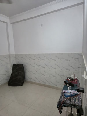 Team Area in 2 BHK Apartment at Vasundhara Enclave – for Sale