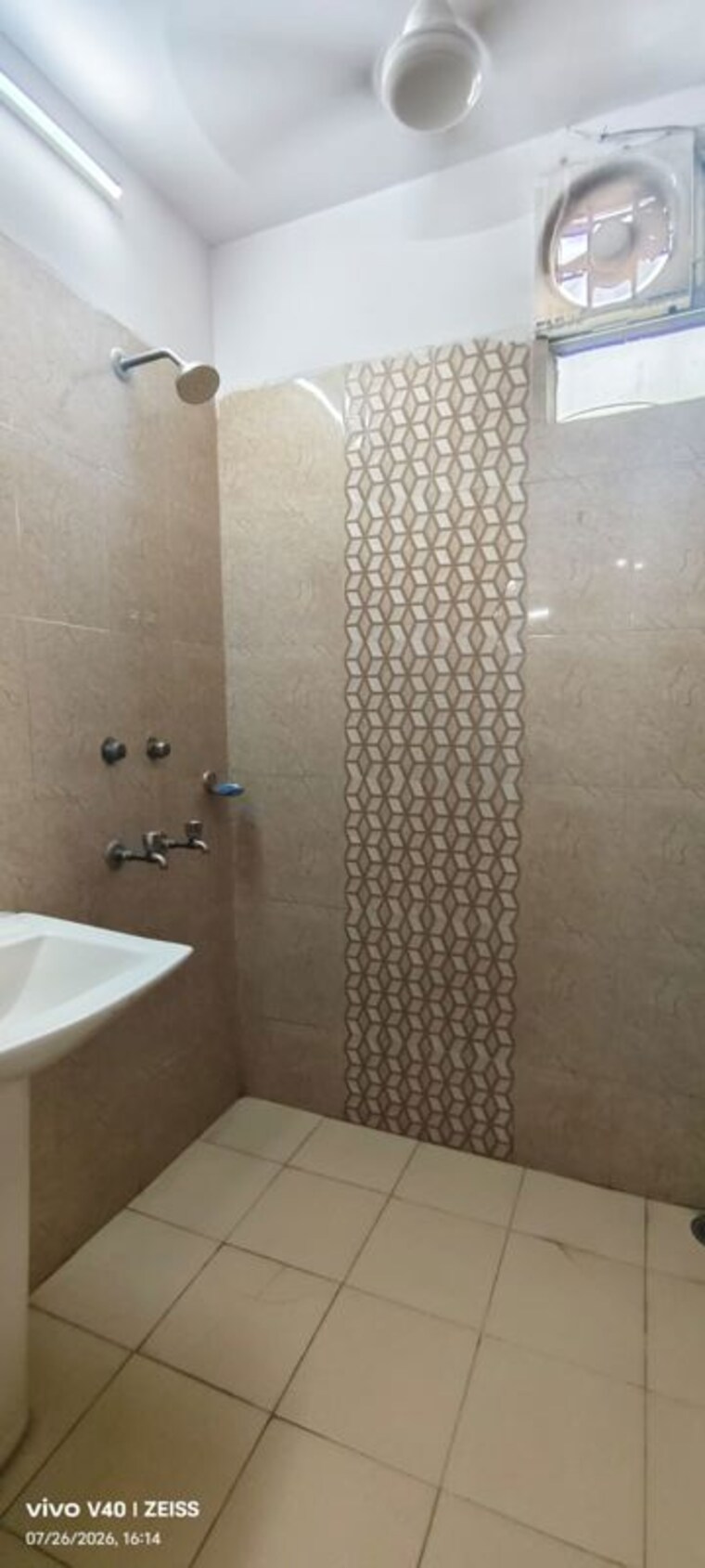 Bathroom, defence colony 1 RK 400 Sq.Ft. Apartment In Defence Colony Delhi 10603299