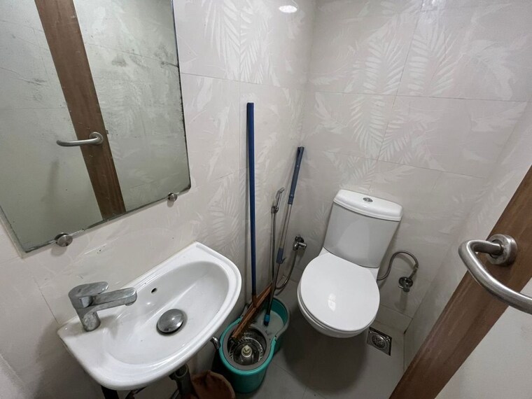 Bathroom, prathamesh-apartment-prabhadevi 2 Bedroom 850 Sq.Ft. Apartment In Prabhadevi Mumbai 10603308