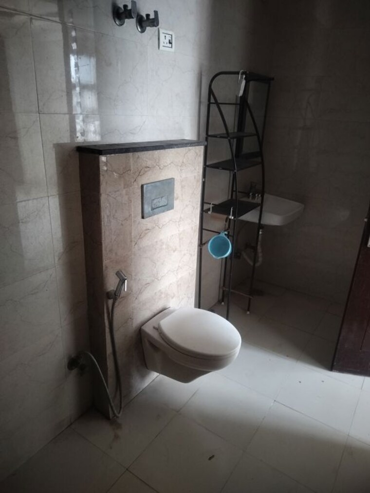 Bathroom, chattarpur 3 Bedroom 1100 Sq.Ft. Builder Floor In Chattarpur Delhi 10603316