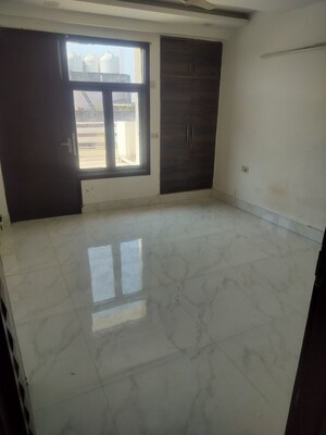Room in 3 BHK Builder Floor at Chattarpur – for Rent