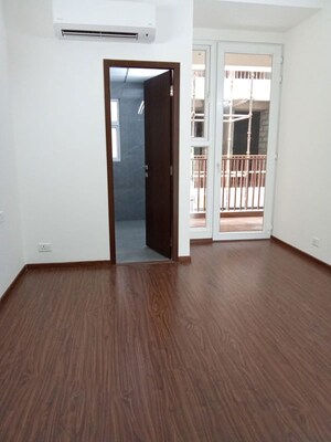 Room in 3 BHK Apartment at DLF Regal Gardens, Sector 90 – for Rent