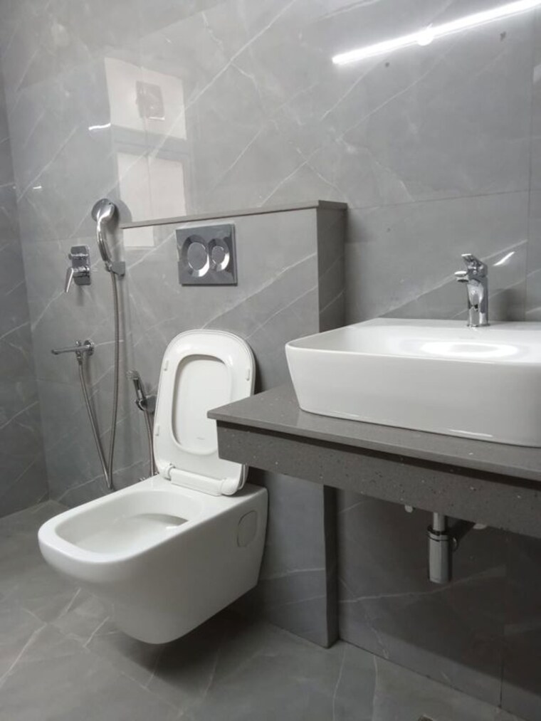 Bathroom, dlf-regal-gardens 3 Bedroom 1980 Sq.Ft. Apartment In Sector 90 Gurgaon 10603324