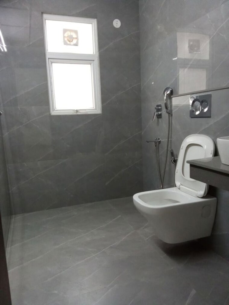 Bathroom, dlf-regal-gardens 3 Bedroom 1980 Sq.Ft. Apartment In Sector 90 Gurgaon 10603324