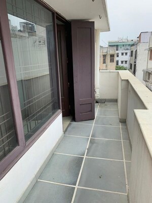 Balcony in 1 BHK Builder Floor at South Extension ii – for Rent