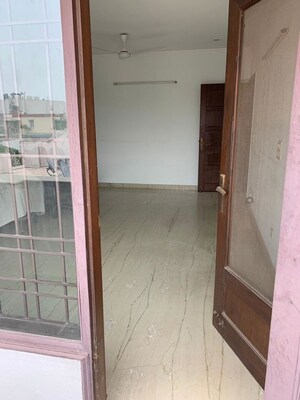 Bathroom in 1 BHK Builder Floor at South Extension ii – for Rent