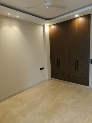 Room in 3 BHK Builder Floor at Chittaranjan Park – for Rent