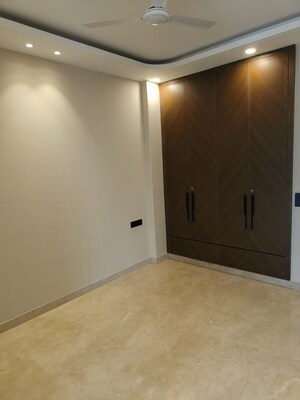 Room in 3 BHK Builder Floor at Chittaranjan Park – for Rent