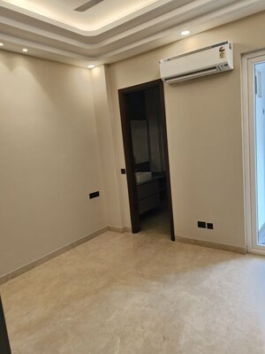 Room in 3 BHK Builder Floor at Chittaranjan Park – for Rent