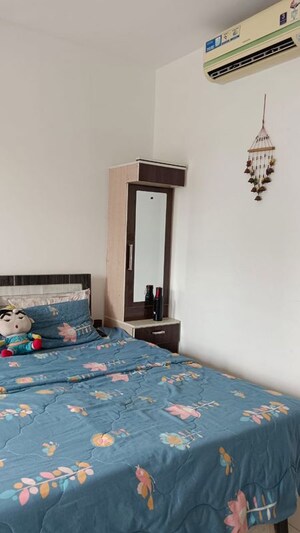 Room in 2 BHK Apartment at Konark Splendour, Kalyani Nagar – for Rent