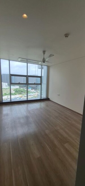 Room in 4 BHK Apartment at Panchshil Towers, Kharadi – for Rent