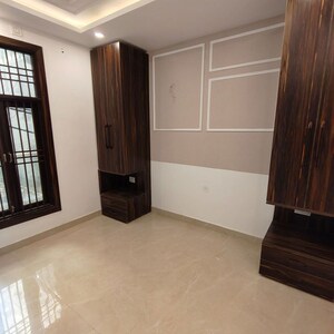 Room in 3 BHK Builder Floor at Nawada – for Rent
