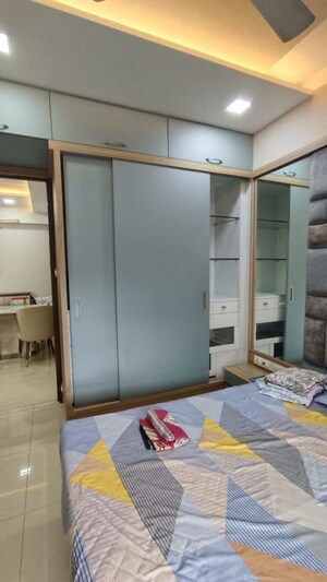 Room in 2 BHK Apartment at Shapoorji Pallonji Vicinia, Powai – for Rent