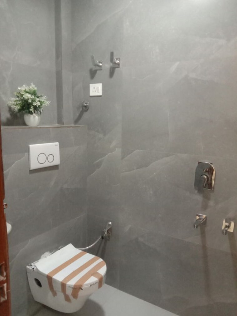Bathroom, mohan garden 1 Bedroom 360 Sq.Ft. Builder Floor In Mohan Garden Delhi 10603392