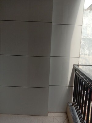 Furnished Amenities in 1 BHK Builder Floor at Mohan Garden – for Sale