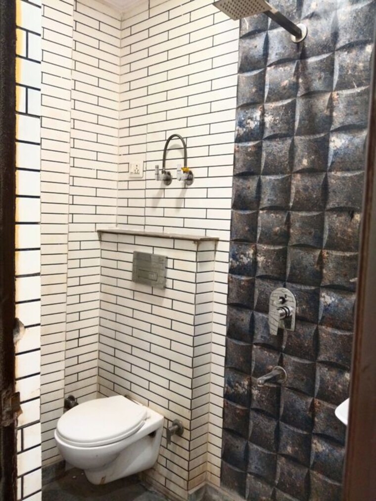 Bathroom, nawada 3 Bedroom 85 Sq.Yd. Builder Floor In Nawada Delhi 10603412