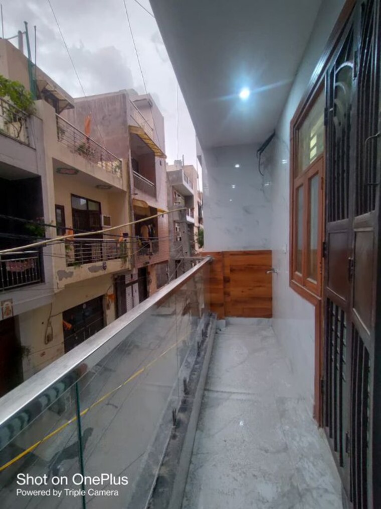 Balcony, nawada 3 Bedroom 90 Sq.Yd. Builder Floor In Nawada Delhi 10603424