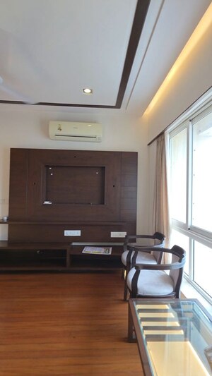 Master Bedroom in 5 BHK Penthouse at Hiranandani Meadows, Manpada – for Rent