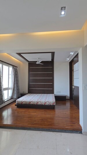 Master Bedroom in 5 BHK Penthouse at Hiranandani Meadows, Manpada – for Rent