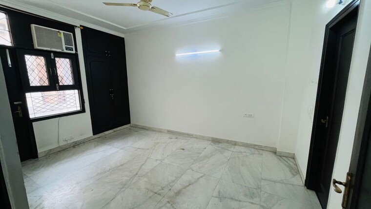 Room, kalkaji 3 Bedroom 200 Sq.Yd. Builder Floor In Kalkaji Delhi 10603422