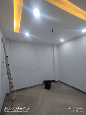 Room in 2 BHK Builder Floor at Dwarka Mor – for Rent