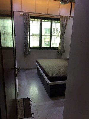 Room in 2 BHK Apartment at Dheeraj Solitaire, Malad West – for Rent
