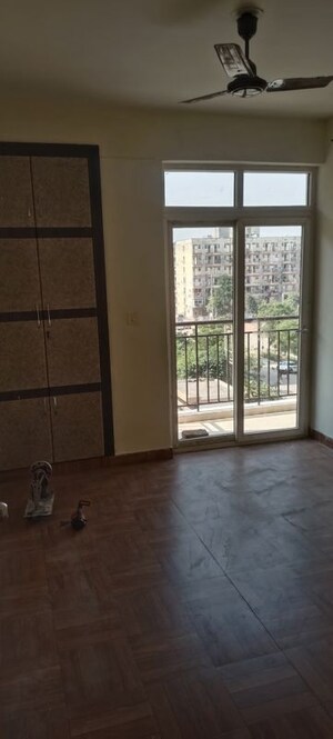 Room in 2 BHK Apartment at KLJ Platinum Heights, Sector 77 – for Sale