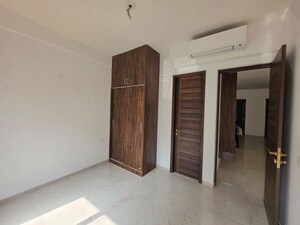 Room in 3 BHK Apartment at Smart World Orchard, Sector 61 – for Sale