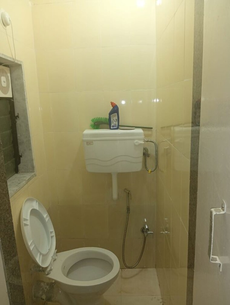 Bathroom, shivsandesh-chs 1 Bedroom 305 Sq.Ft. Apartment In Worli Mumbai 10603540