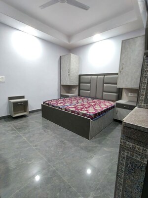 1 RK Builder Floor For Rent in South City 1