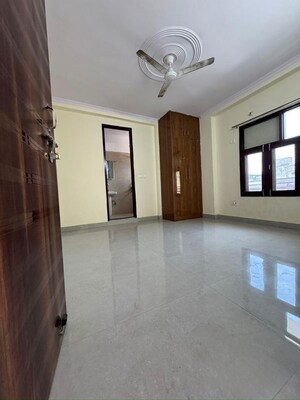 Room in 1 BHK Apartment at Chattarpur – for Rent