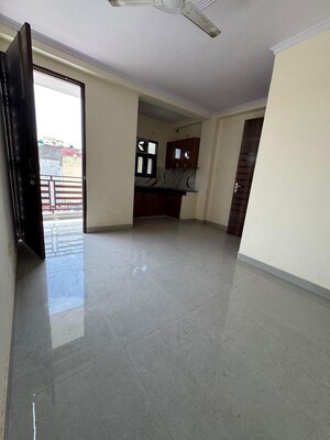 Room in 1 BHK Apartment at Chattarpur – for Rent