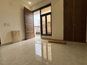 Room in 2 BHK Apartment at Chattarpur – for Rent