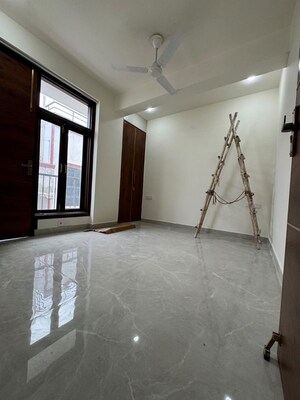 Room in 2 BHK Apartment at Chattarpur – for Rent