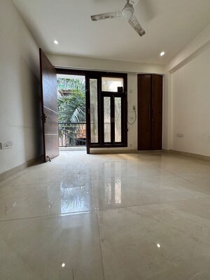 Room in 2 BHK Apartment at Chattarpur – for Rent