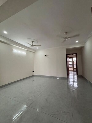 Room in 3 BHK Builder Floor at Sector 45 – for Rent