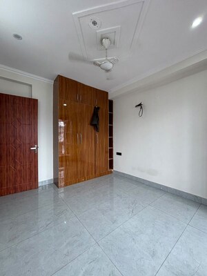 Room in 3 BHK Builder Floor at Sector 45 – for Rent