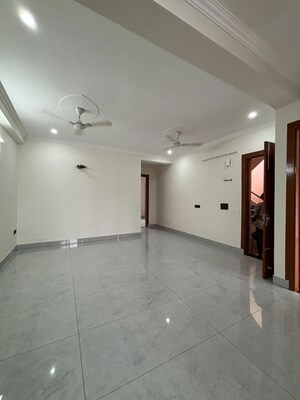 Room in 3 BHK Builder Floor at Sector 45 – for Rent