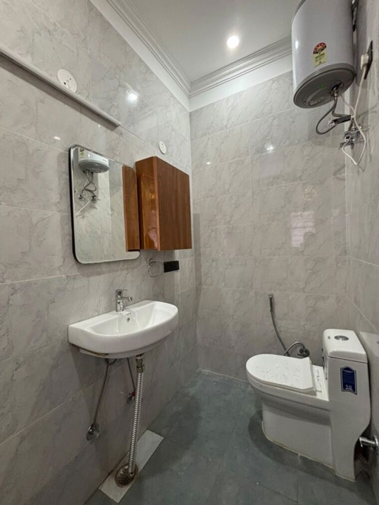 Bathroom, sector 45 3 Bedroom 1800 Sq.Ft. Builder Floor In Sector 45 Gurgaon 10603558